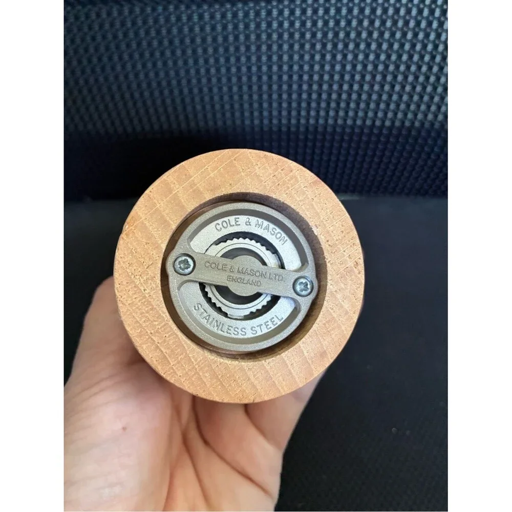 Cole & Mason King Pepper Mill made of stainless steel and beech wood kitchen